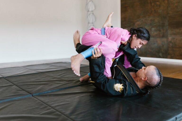 Venum Minimalist vs Keiko Ultra Light 2.2: qual kimono comprar?